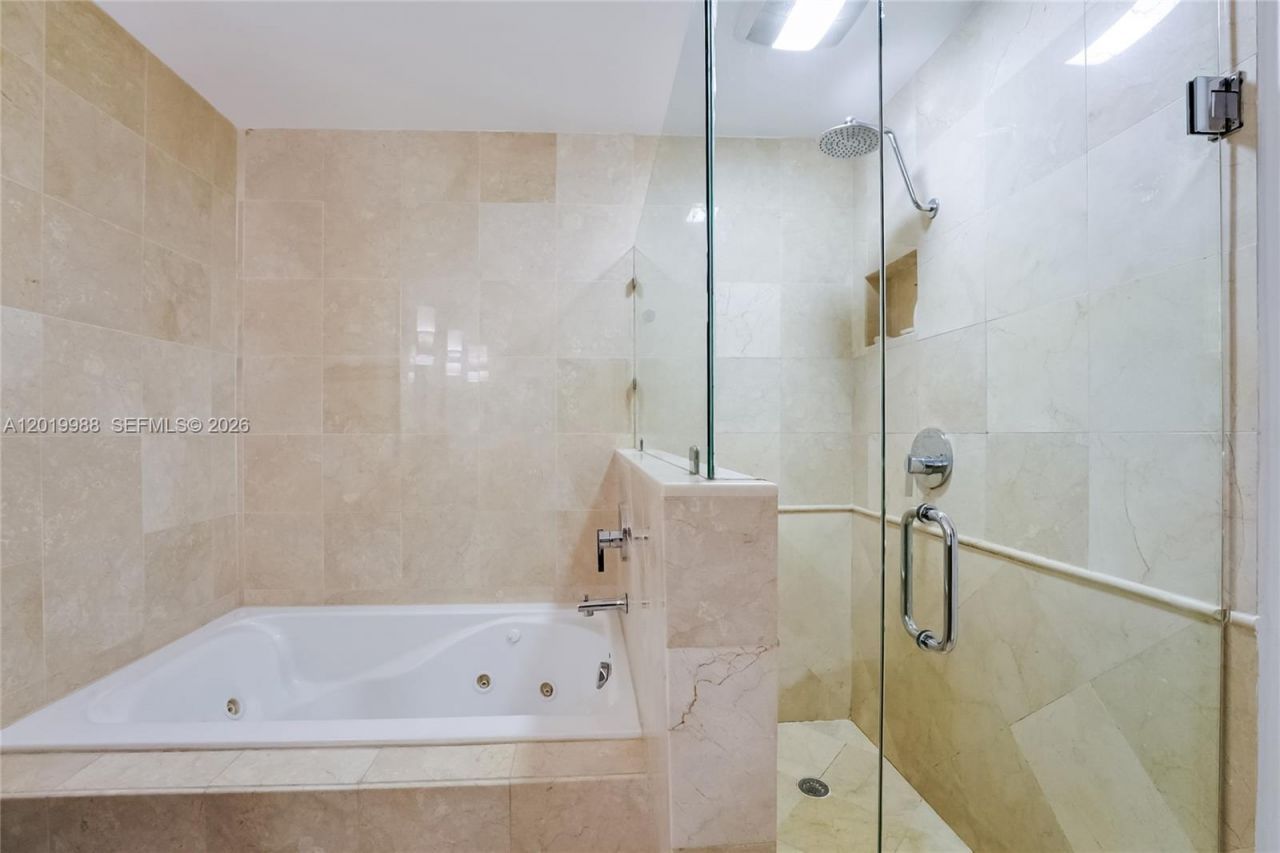 321 Poinciana Dr, Unit 901, Sunny Isles Beach, FL 33160 Photo