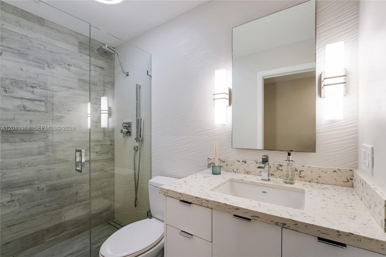 321 Poinciana Dr, Unit 901, Sunny Isles Beach, FL 33160 Photo