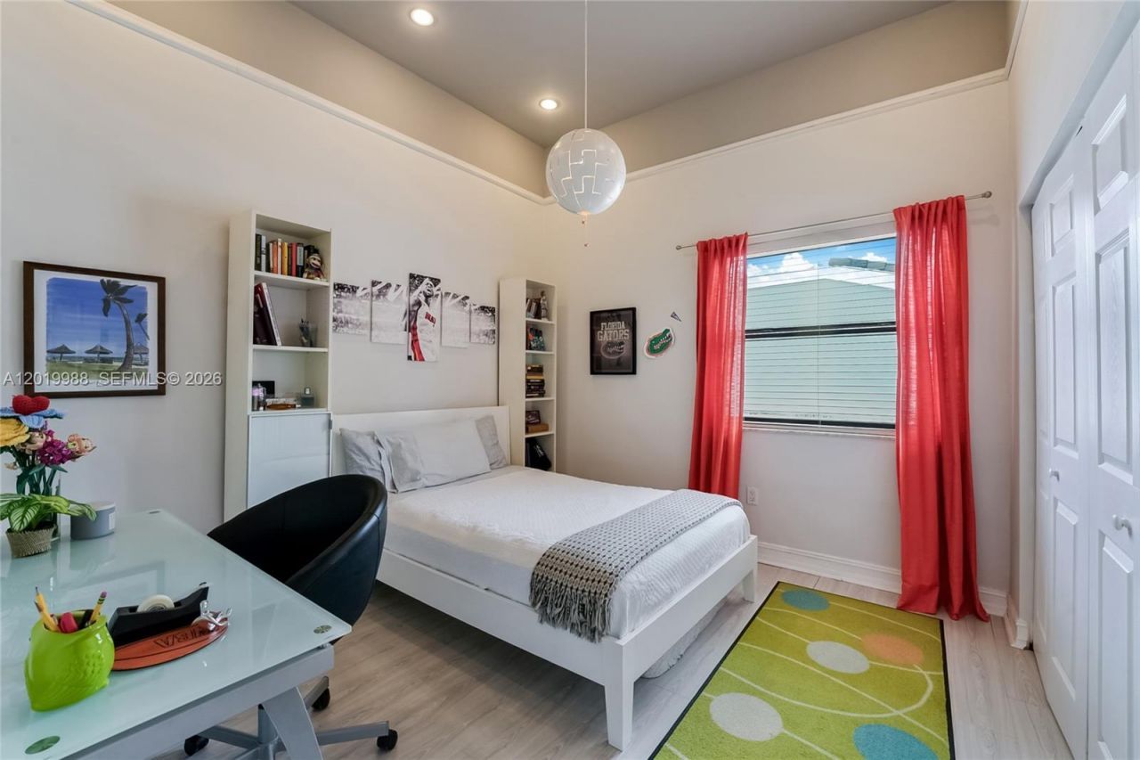 321 Poinciana Dr, Unit 901, Sunny Isles Beach, FL 33160 Photo