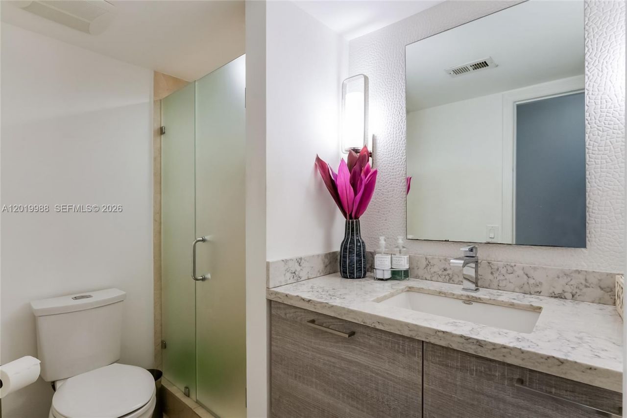 321 Poinciana Dr, Unit 901, Sunny Isles Beach, FL 33160 Photo