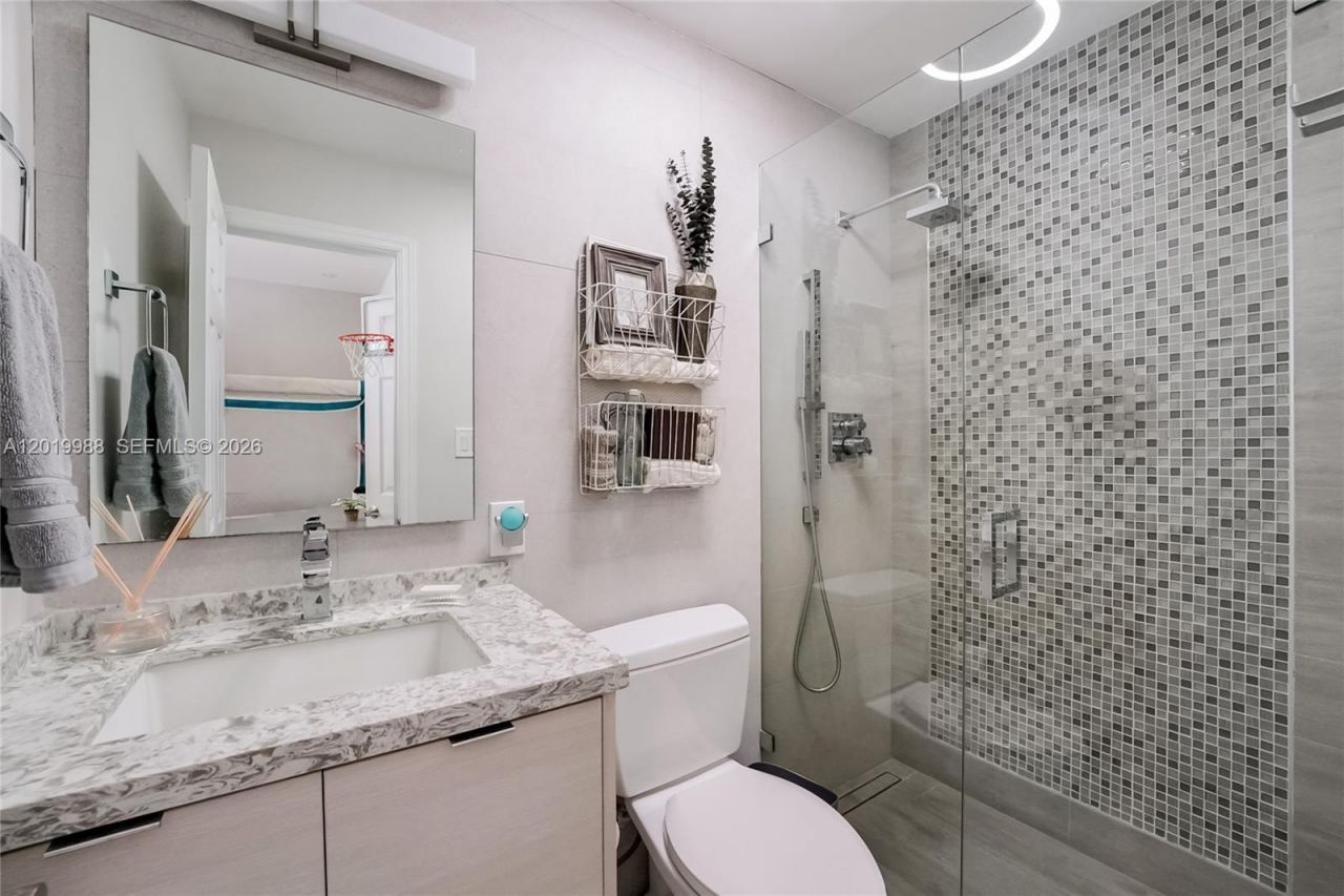321 Poinciana Dr, Unit 901, Sunny Isles Beach, FL 33160 Photo