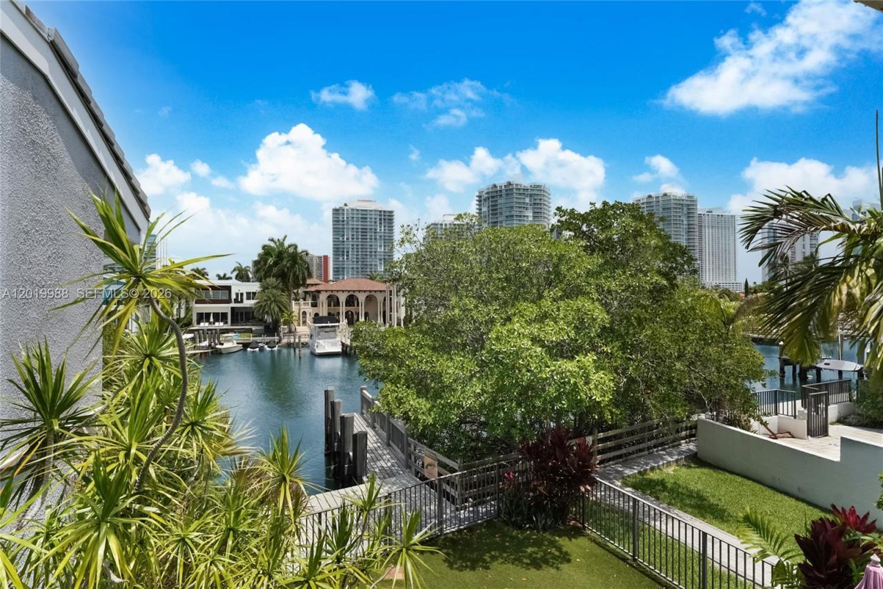 321 Poinciana Dr, Unit 901, Sunny Isles Beach, FL 33160 Photo