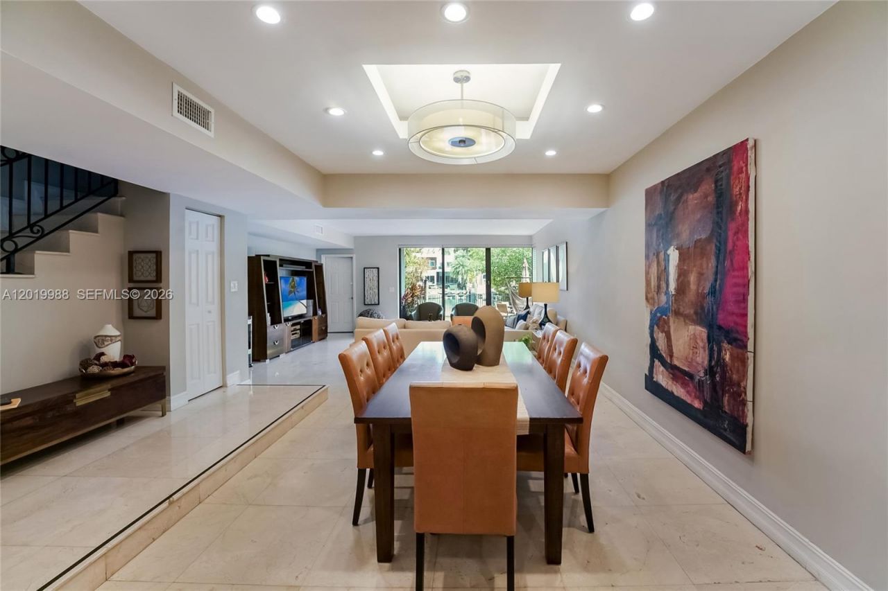 321 Poinciana Dr, Unit 901, Sunny Isles Beach, FL 33160 Photo