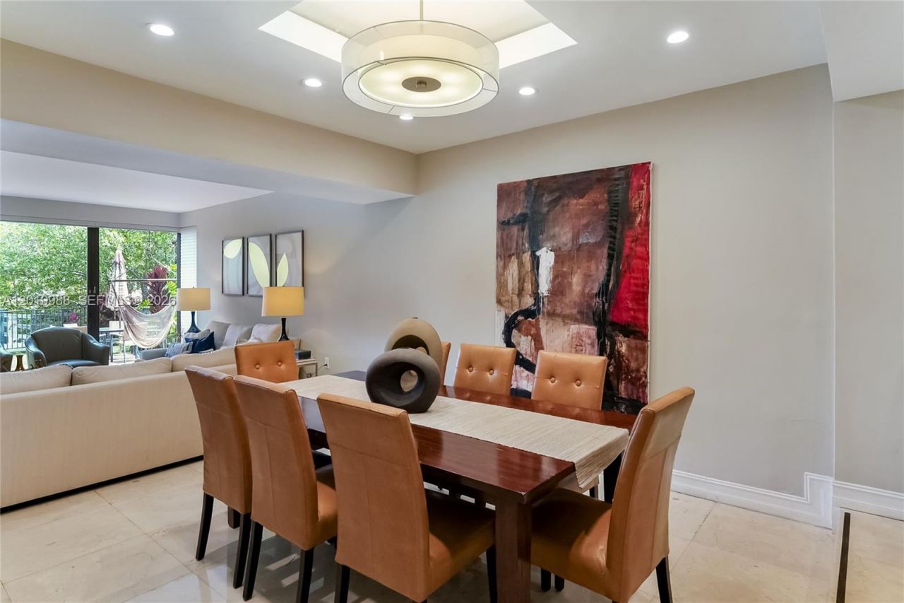 321 Poinciana Dr, Unit 901, Sunny Isles Beach, FL 33160 Photo