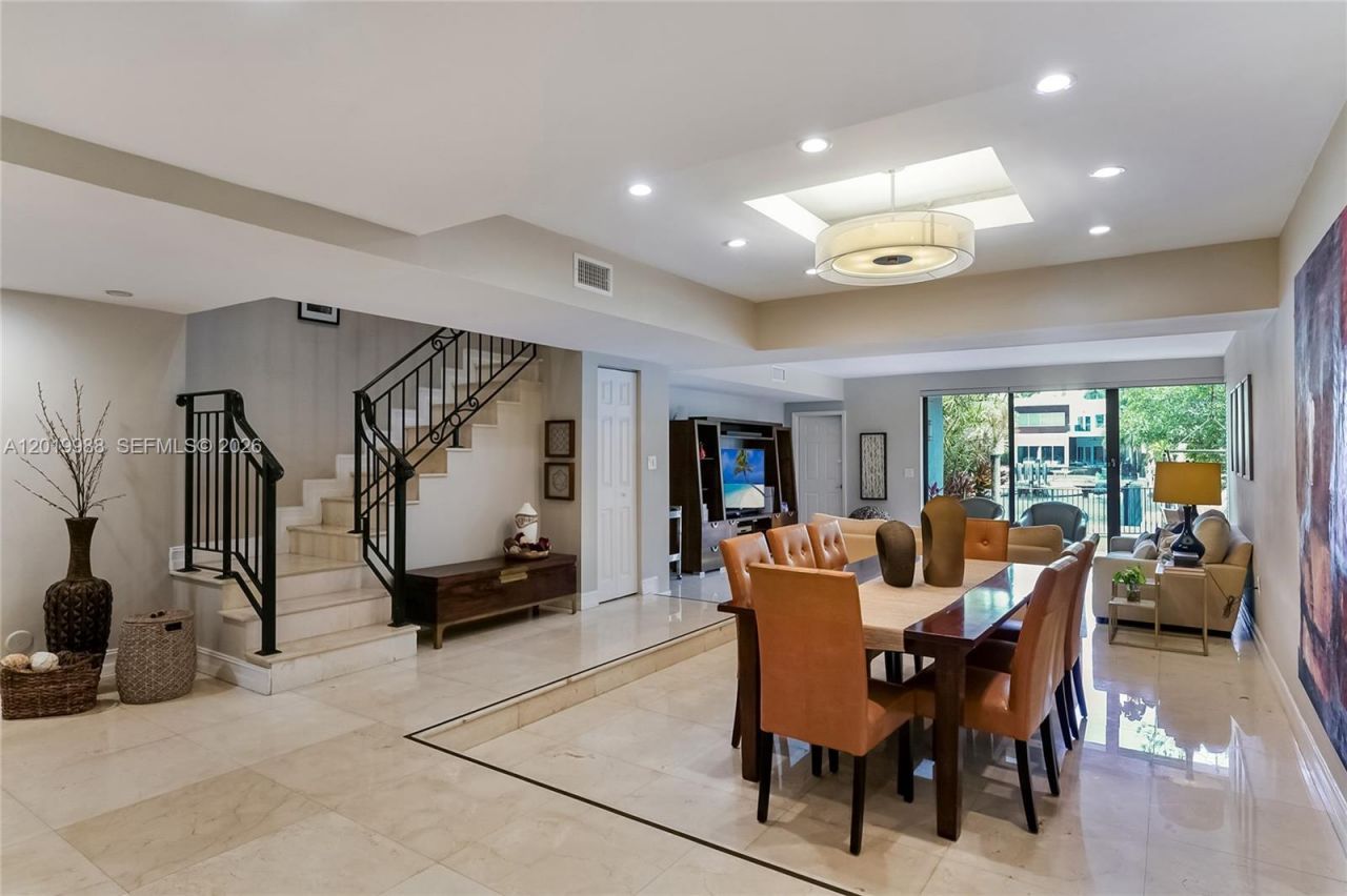 321 Poinciana Dr, Unit 901, Sunny Isles Beach, FL 33160 Photo
