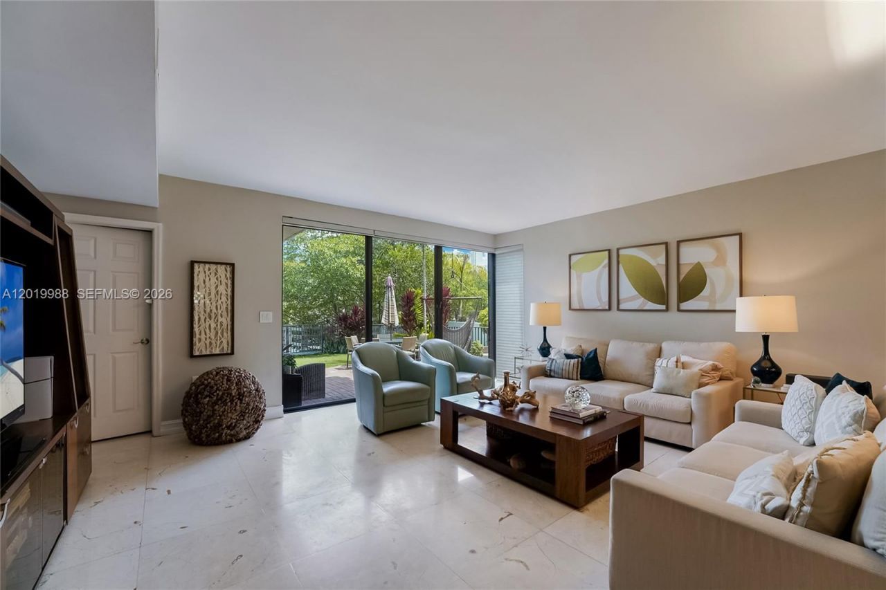 321 Poinciana Dr, Unit 901, Sunny Isles Beach, FL 33160 Photo