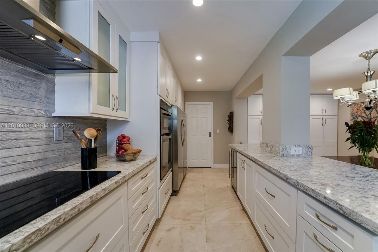 321 Poinciana Dr, Unit 901, Sunny Isles Beach, FL 33160 Photo