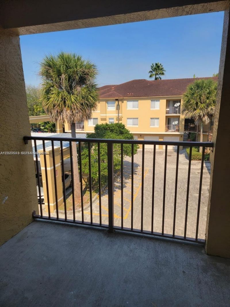 741 N Pine Island Rd , Unit 308, Plantation, FL 33324 Photo