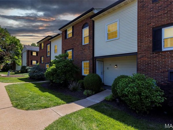 118 Conway Cove Drive, Chesterfield, MO 63017