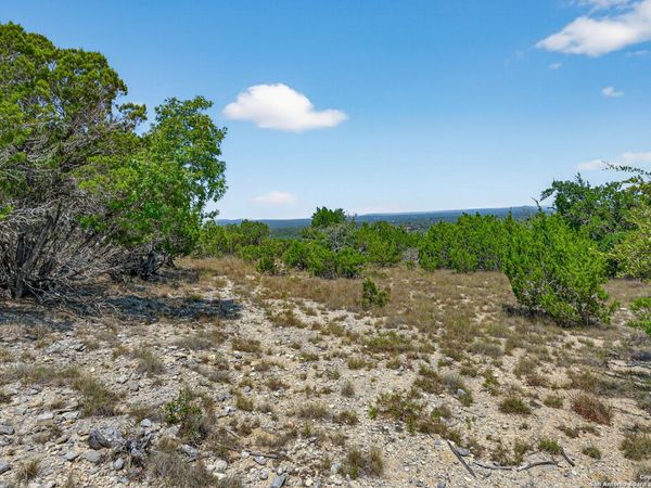455 OAK VIEW DR, Lakehills, TX 78063