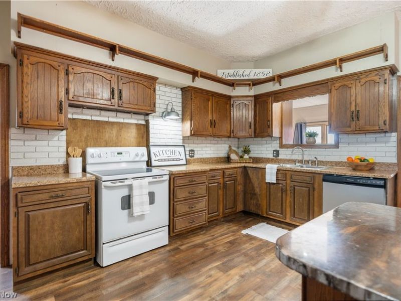 10725 Lisbon Street, Louisville, OH 44641 Photo 14