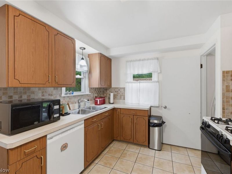 7249 Greenleaf Avenue, Parma, OH 44130 Photo 10