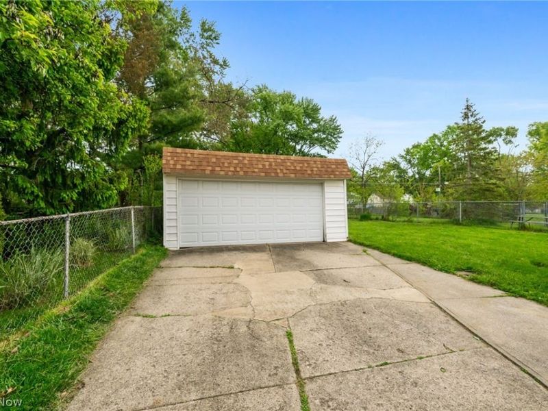 7249 Greenleaf Avenue, Parma, OH 44130 Photo 27