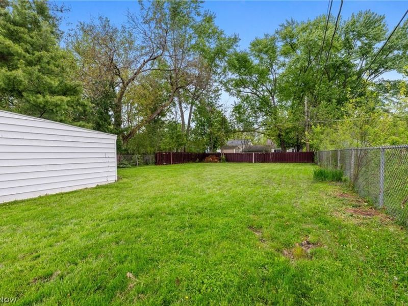 7249 Greenleaf Avenue, Parma, OH 44130 Photo 31