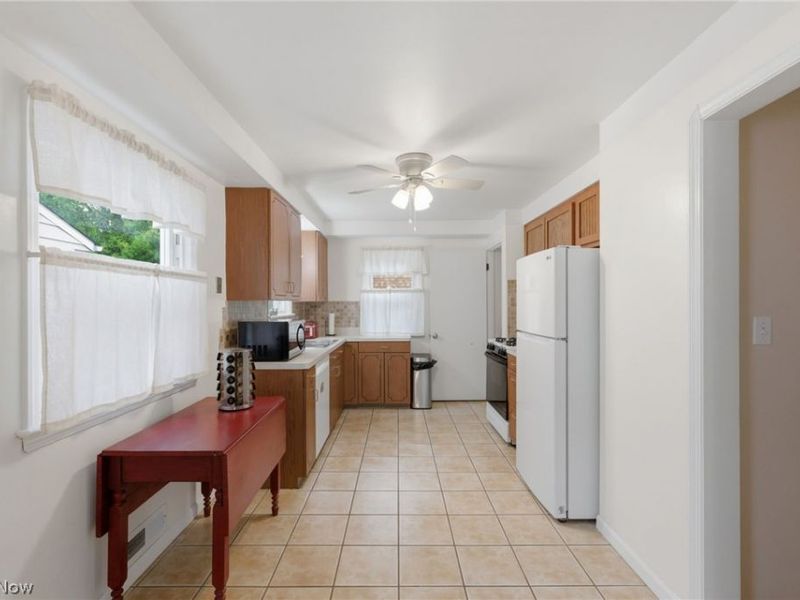 7249 Greenleaf Avenue, Parma, OH 44130 Photo 8