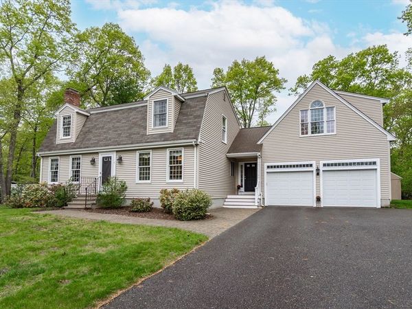 7 Longobardi Dr, Franklin, MA 02038