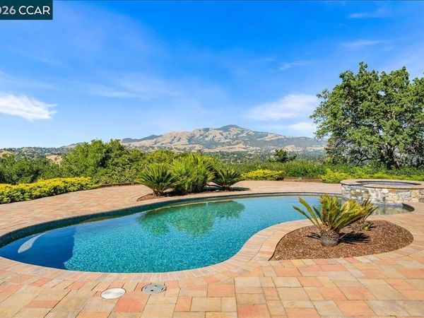 300 Oak View Ter, Danville, CA 94526