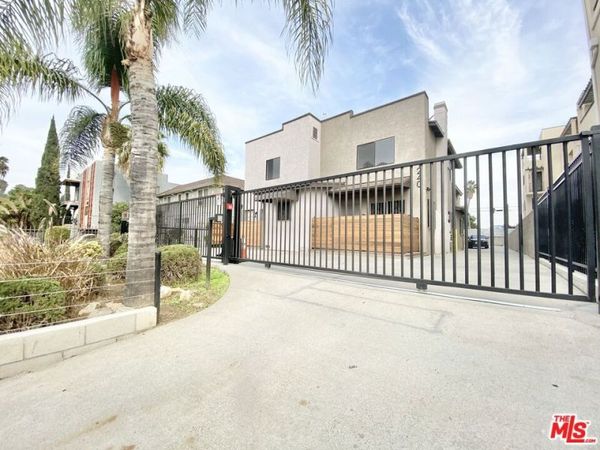 1240 South Bronson, Los Angeles, CA 90019
