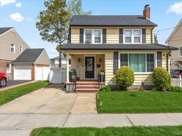 29 Crowell Street , Hempstead, NY 11550