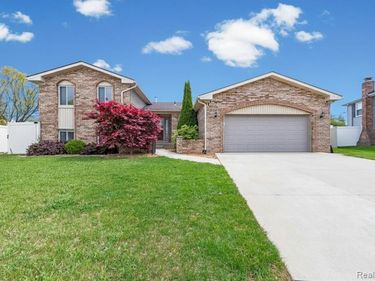 17621 Brentwood Drive, Riverview, MI 48193
