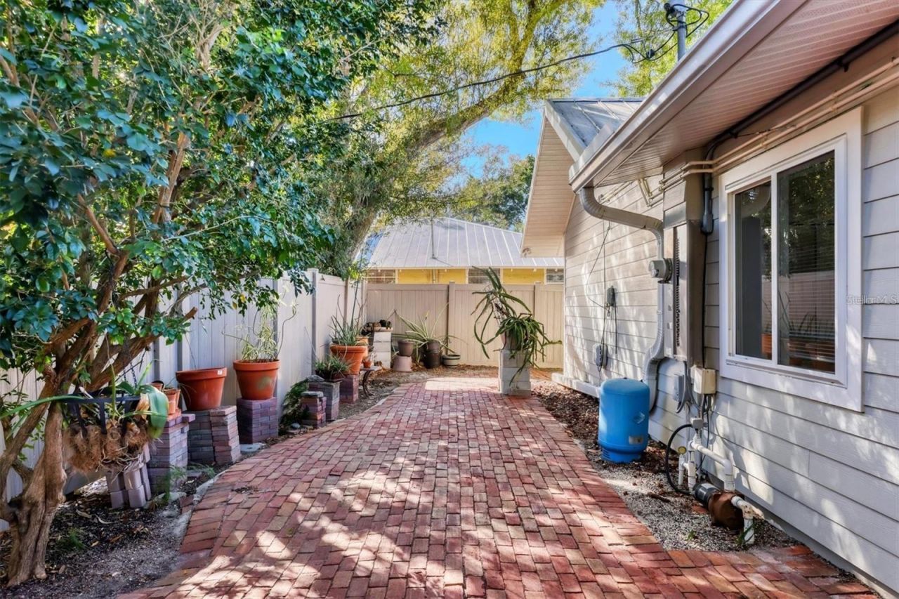 1792 Floyd Street , Sarasota, FL 34239 Photo