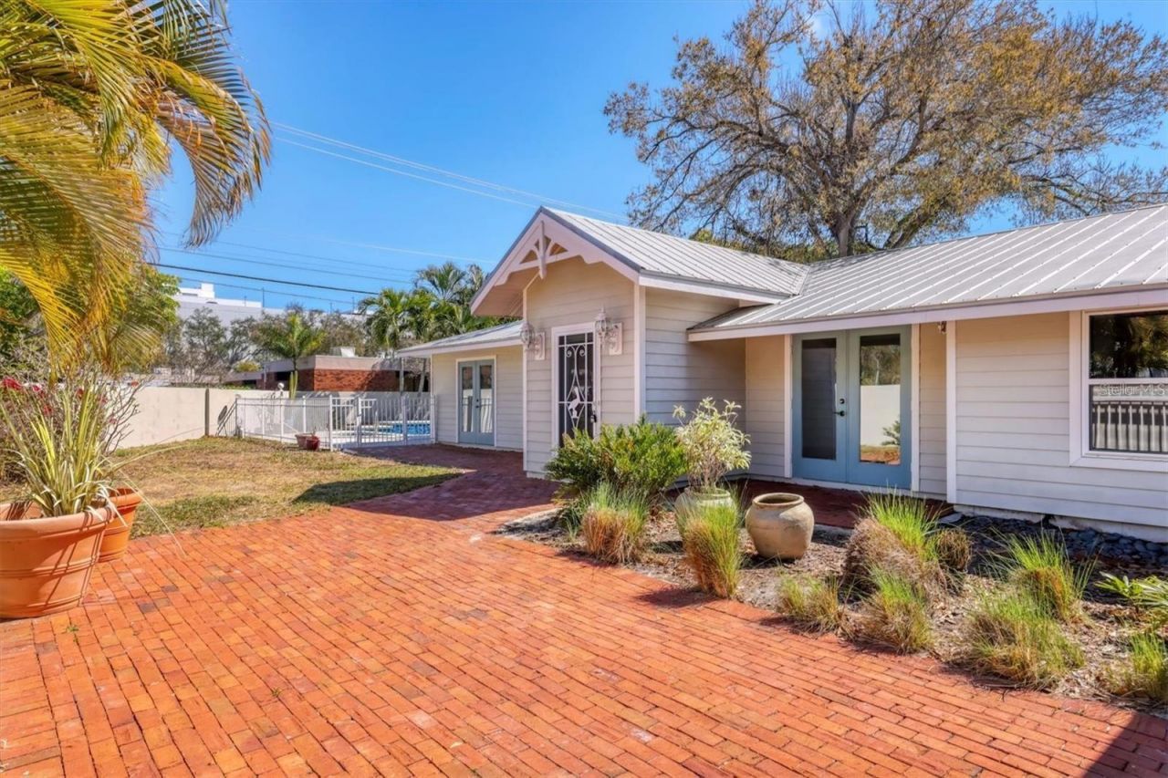 1792 Floyd Street , Sarasota, FL 34239 Photo