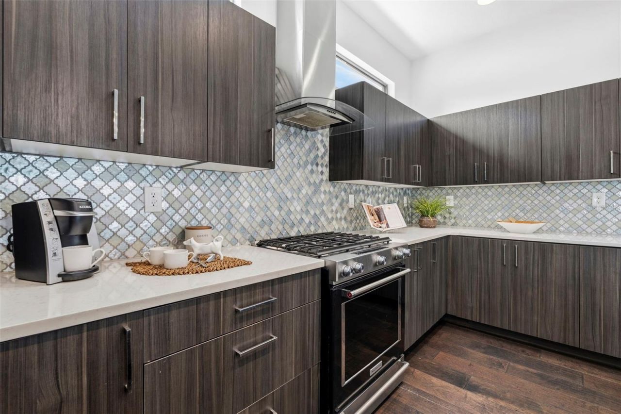 300 Delmar Terrace S, Saint Petersburg, FL 33701 Photo