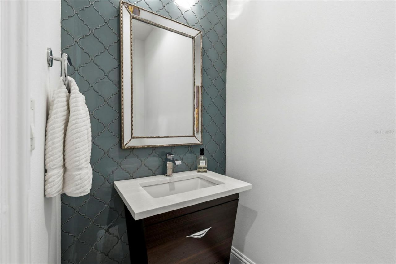 300 Delmar Terrace S, Saint Petersburg, FL 33701 Photo
