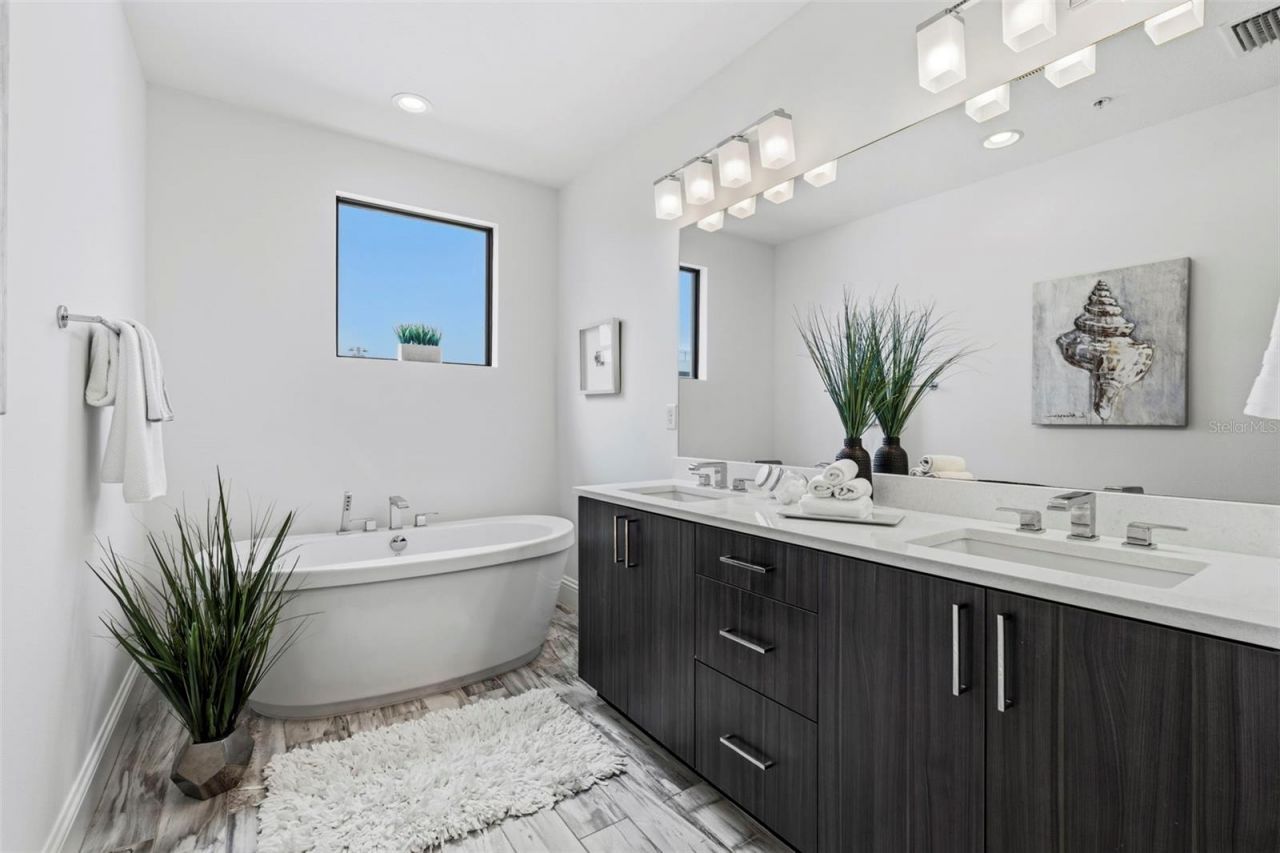 300 Delmar Terrace S, Saint Petersburg, FL 33701 Photo