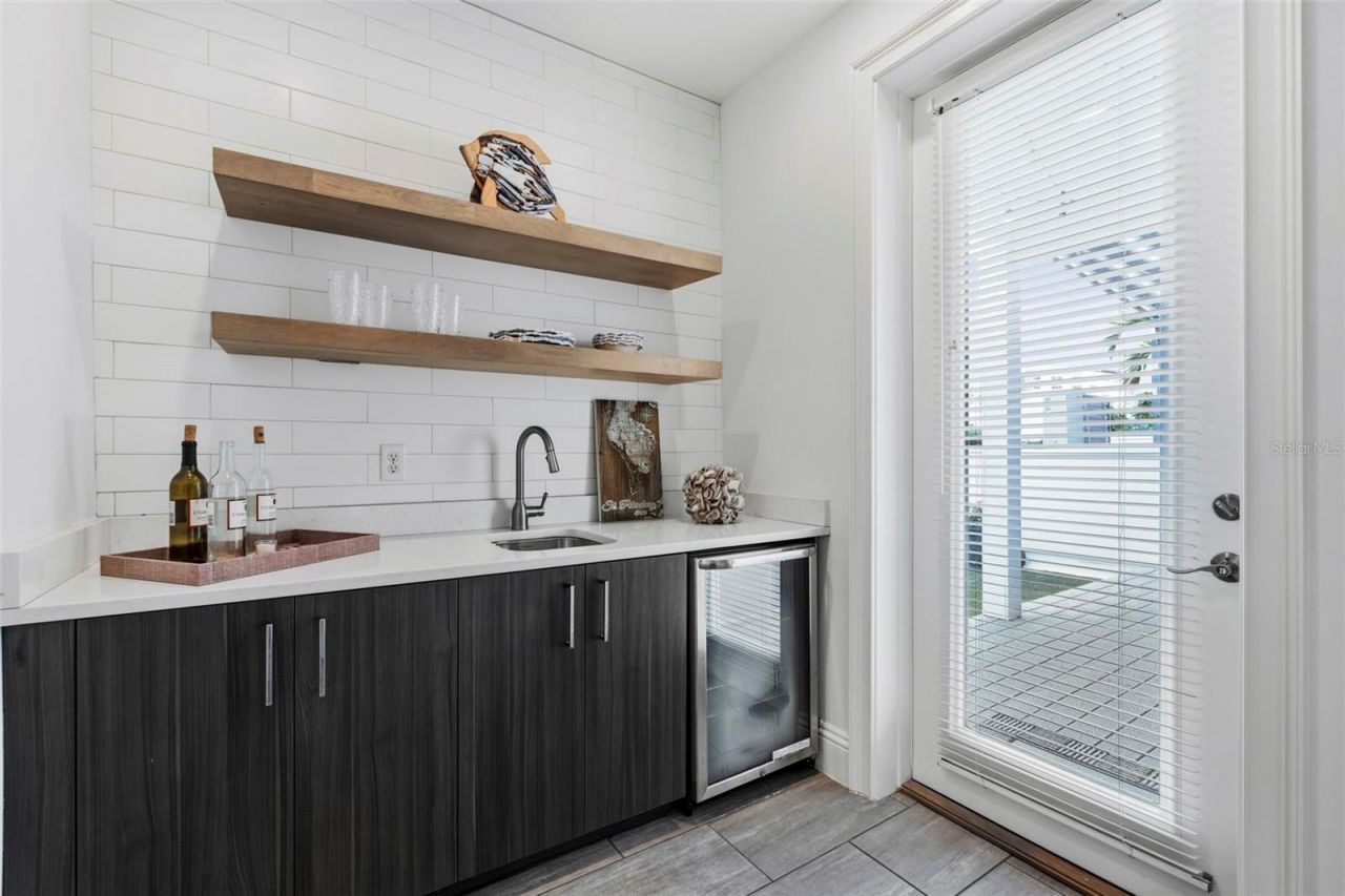 300 Delmar Terrace S, Saint Petersburg, FL 33701 Photo