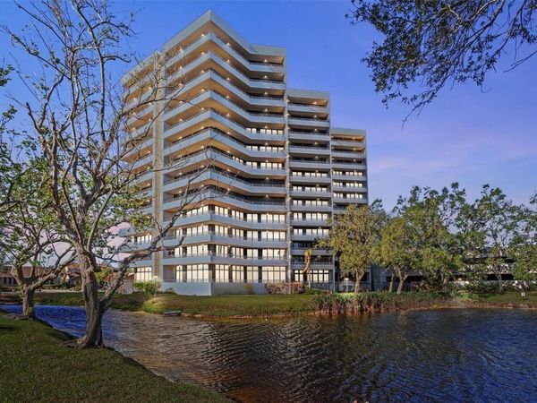 5950 PELICAN BAY PLAZA S, Unit PH2C, GULFPORT, FL 33707