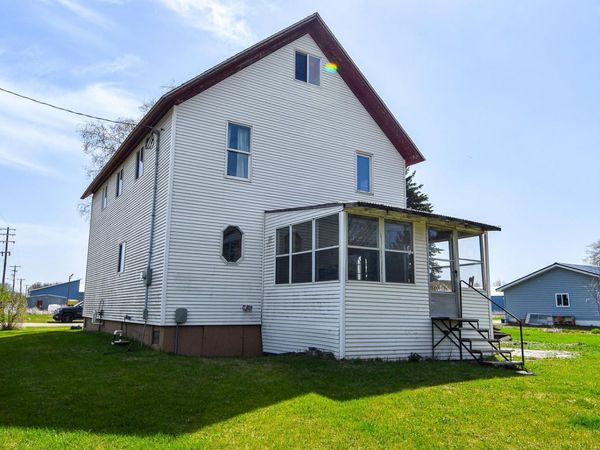 117 Red Lake Avenue N, Saint Hilaire, MN 56754