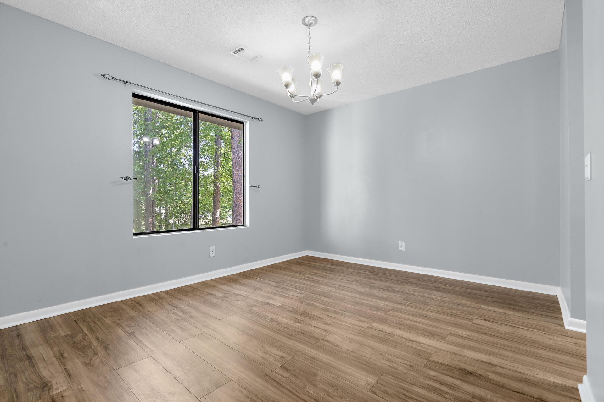 208 Greencastle Drive Photo 7