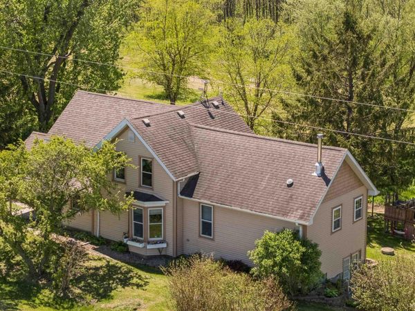 1285 Frankville Road, Decorah, IA 52101