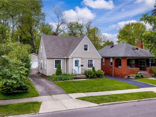 3504 E Scarborough Road, Cleveland Heights, OH 44118