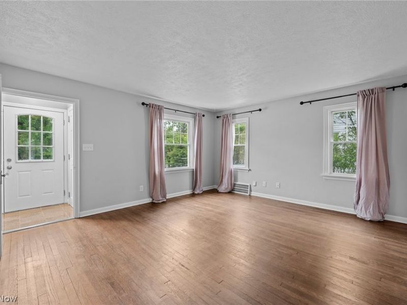 3504 E Scarborough Road, Cleveland Heights, OH 44118 Photo 5