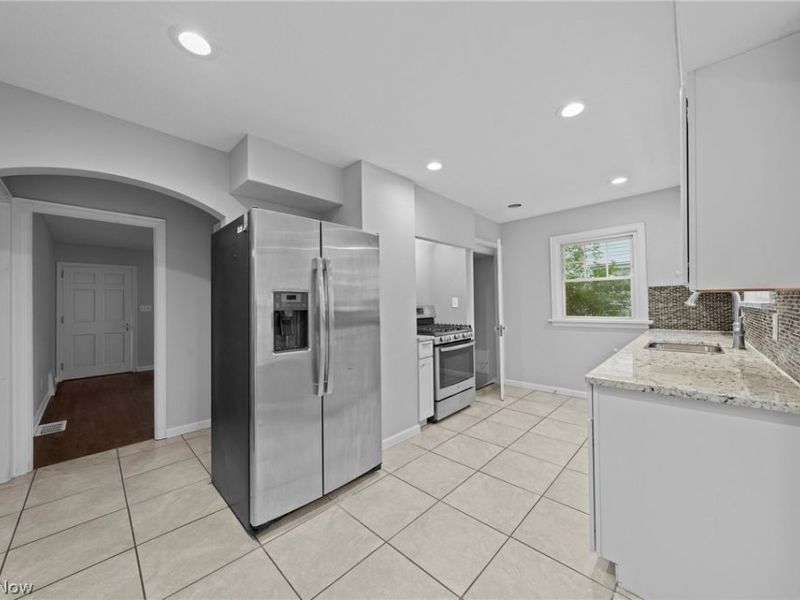 3504 E Scarborough Road, Cleveland Heights, OH 44118 Photo 8
