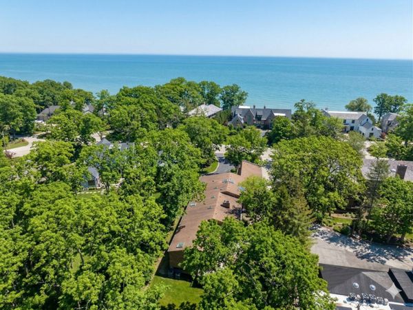 990 Sheridan Road , Highland Park, IL 60035