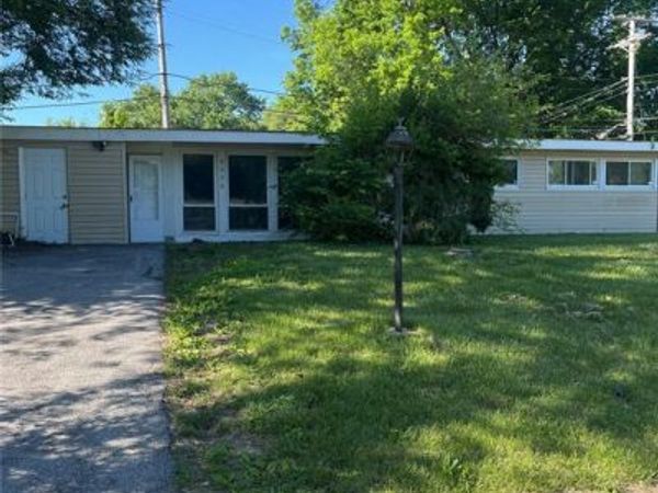 8330 Red Fir Dr , St Louis, MO 63134