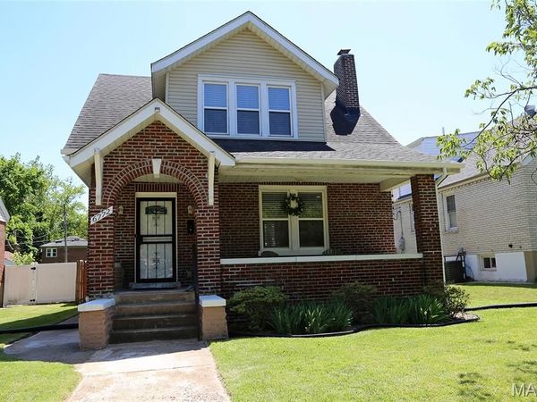 6772 Bartmer Avenue, University City, MO 63130