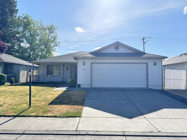324 Sandi Way, Eagle Point, OR 97524