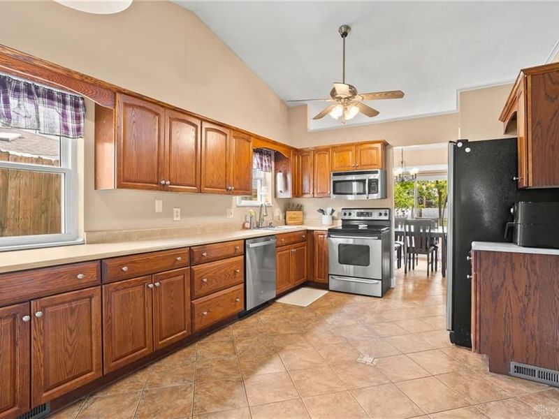 7065 Woodcroft Drive, Englewood, OH 45322 Photo 7