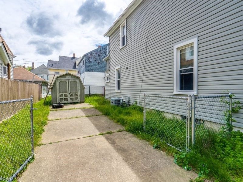 123 7th Street NW, Barberton, OH 44203 Photo 4