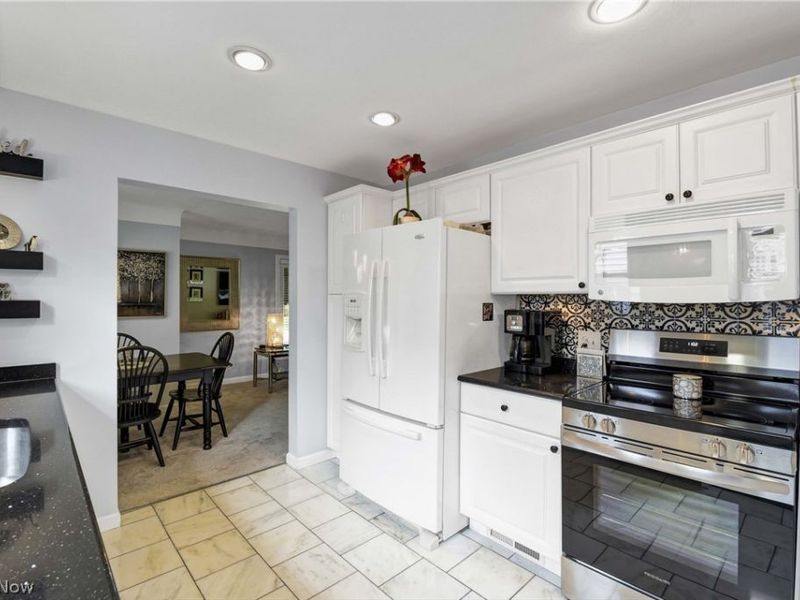 6483 Fernhurst Avenue, Parma Heights, OH 44130 Photo 14