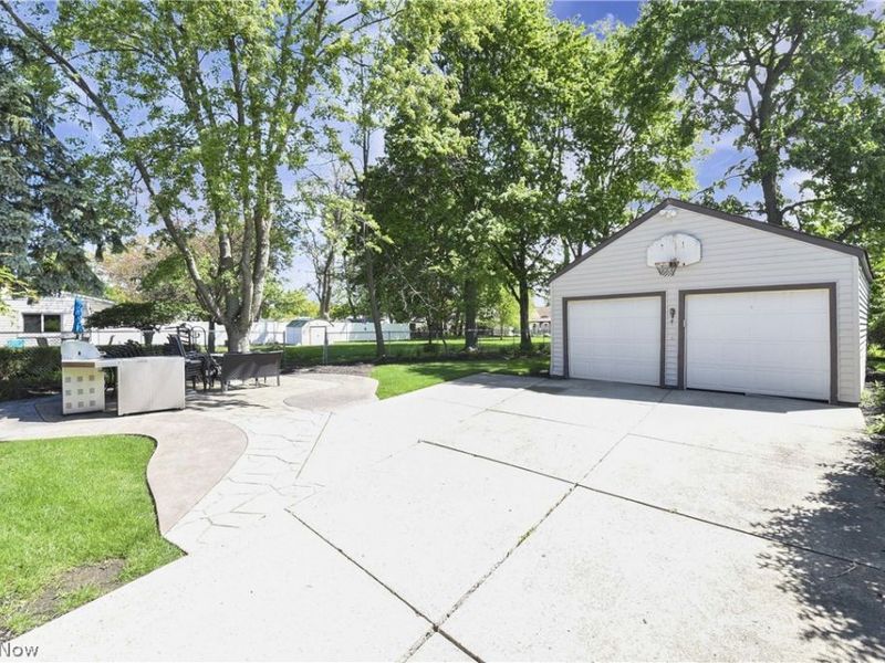 6483 Fernhurst Avenue, Parma Heights, OH 44130 Photo 5