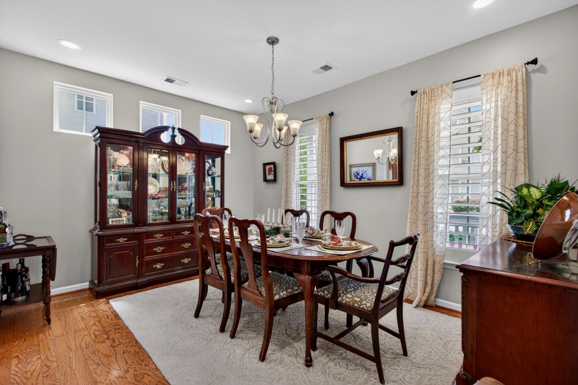 535 Delafield Drive Photo 6