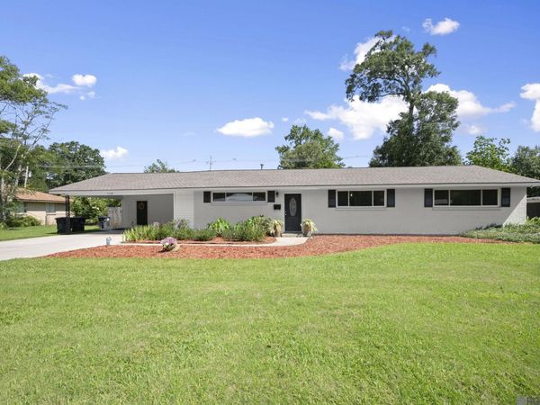 11555 Robin Hood Dr, Baton Rouge, LA 70815