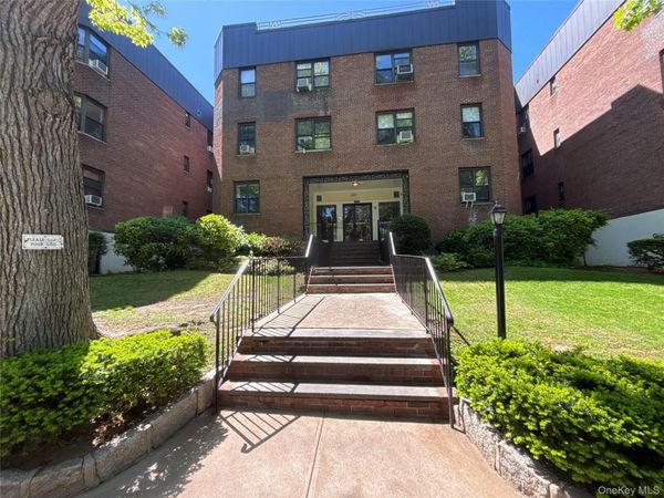 12 Welwyn Road , Unit 2P, Great Neck, NY 11021