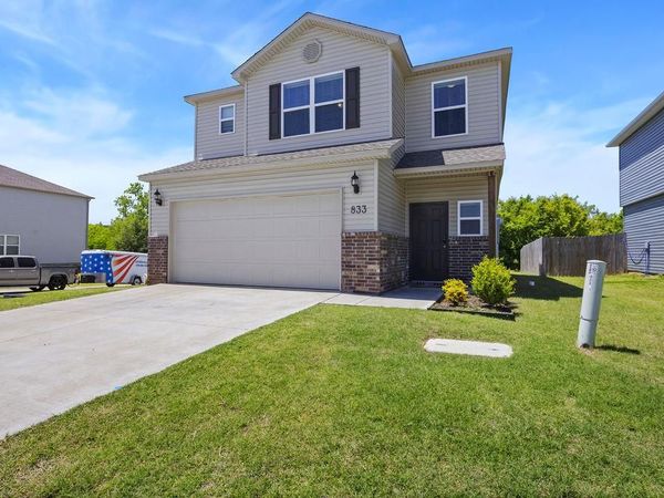 833 E Sparrow Circle, Fayetteville, AR 72701