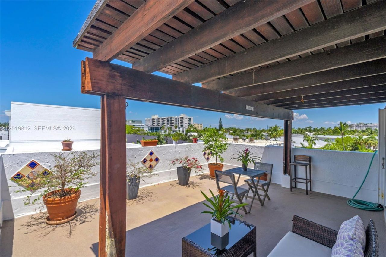 209 E Enid Dr, Unit 36, Key Biscayne, FL 33149 Photo